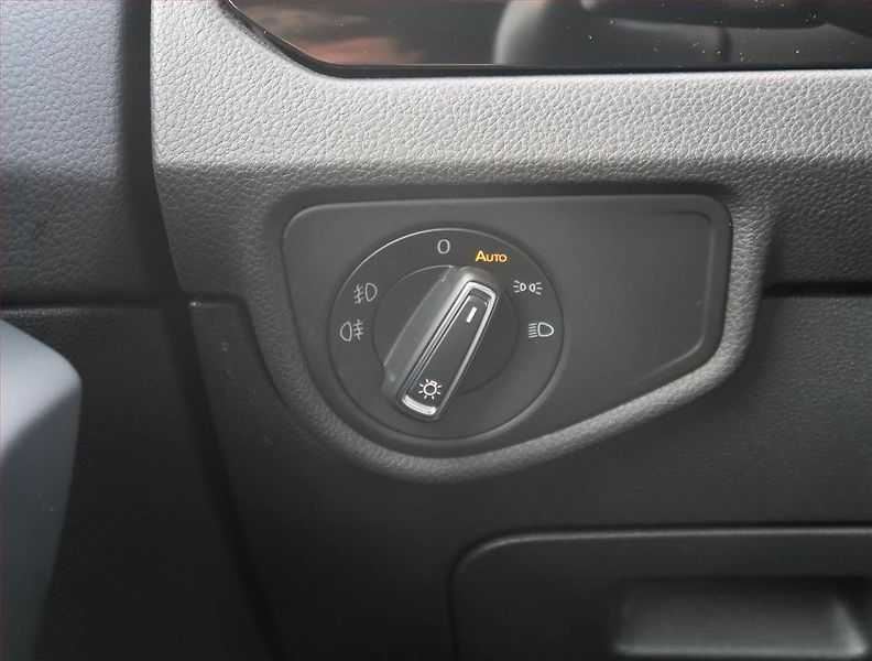 Volkswagen Touran (2023) 2.0 TDI - fotka 20 z 25