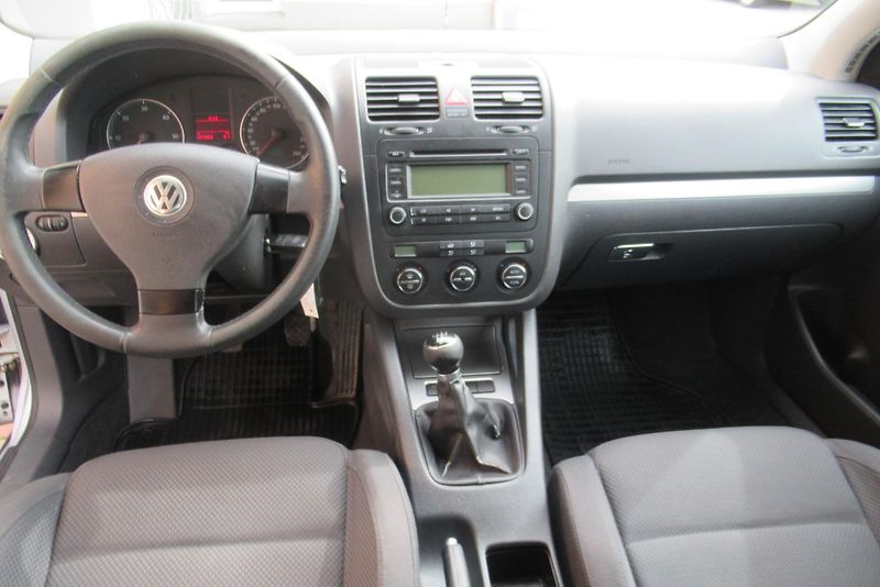 Volkswagen Golf 1.9 TDi AUT. KLIMA TAŽNÉ - fotka 10 z 18
