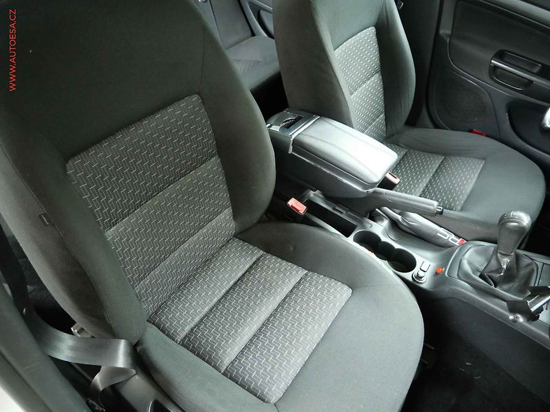 Škoda Octavia (2010) 1.2 TSi, ČR, AC, park.asist - fotka 11 z 18