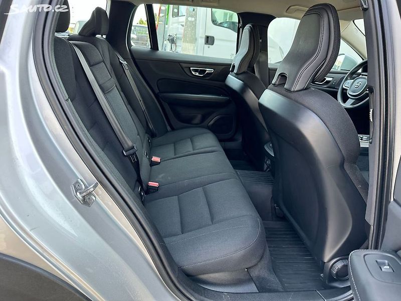 Volvo V60 CC/B4/AWD/NezT/TZ/H&K/Skladem - fotka 16 z 17