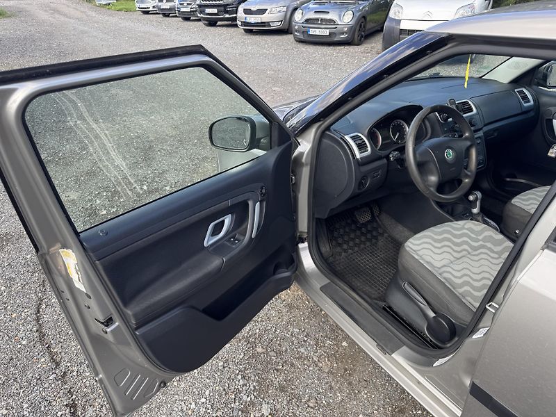 Škoda Fabia 1.6,77kw,AUTOMAT,klima - fotka 16 z 33