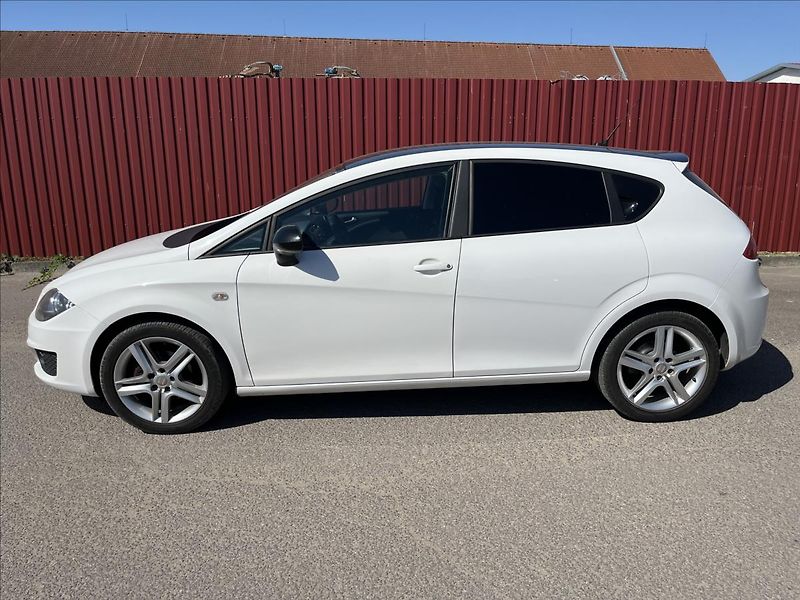 Seat Leon 2,0 TDi STYLE ROZVODY KLIMA - fotka 4 z 37