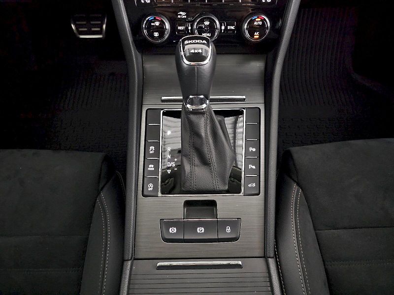 Škoda Superb (2023) 2.0TDi 147kW 4X4 SCOUT BUSINES - fotka 23 z 33