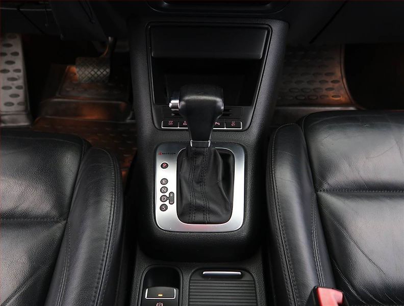 Volkswagen Tiguan (2009) 2.0 TDI, 4X4, Automat, Navi - fotka 13 z 22