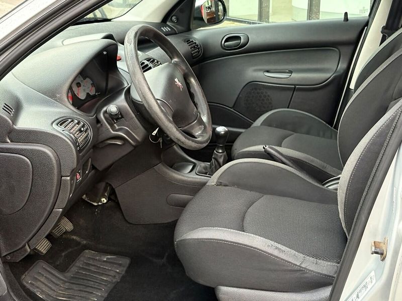 Peugeot 206 1.4 - fotka 7 z 16