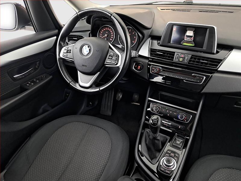 BMW Řada 2 (2016) 216d Gran Tourer, Navi - fotka 7 z 22