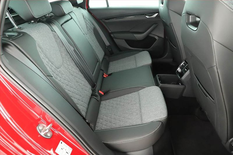 Škoda Octavia (2025) 1.5 eTSI mHEV, Sportline - fotka 7 z 18