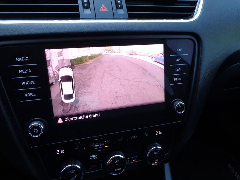 Škoda Octavia 2.0 TDI DSG STYLE PLUS 110 KW - fotka 19 z 29