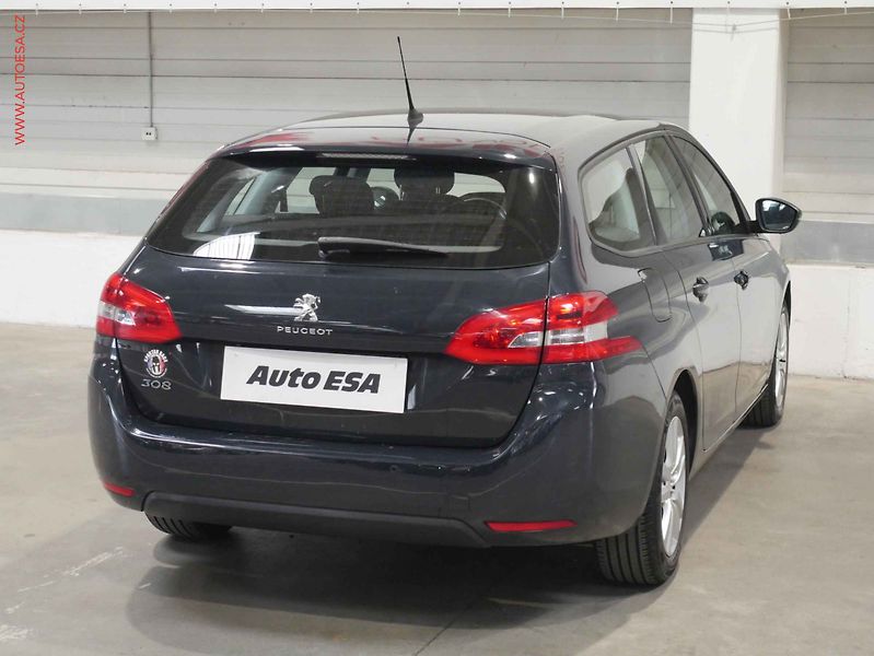 Peugeot 308 (2018) 1.2PT, 1.maj,ČR - fotka 6 z 19
