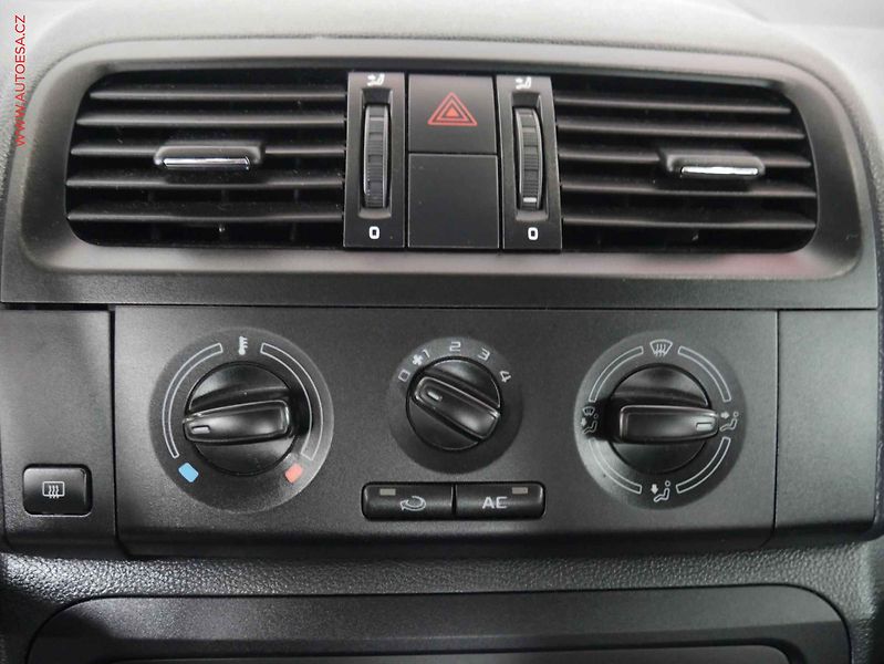Škoda Roomster (2011) 1.4i, AC, TZ, park.čidla - fotka 12 z 14
