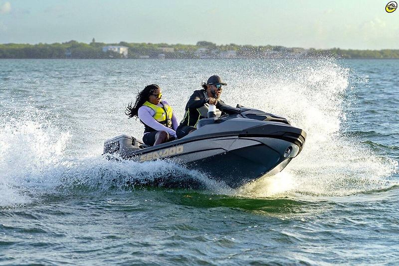 Sea Doo (2027) GTX LTD 3-up 350hp iDF Audio m - fotka 4 z 9