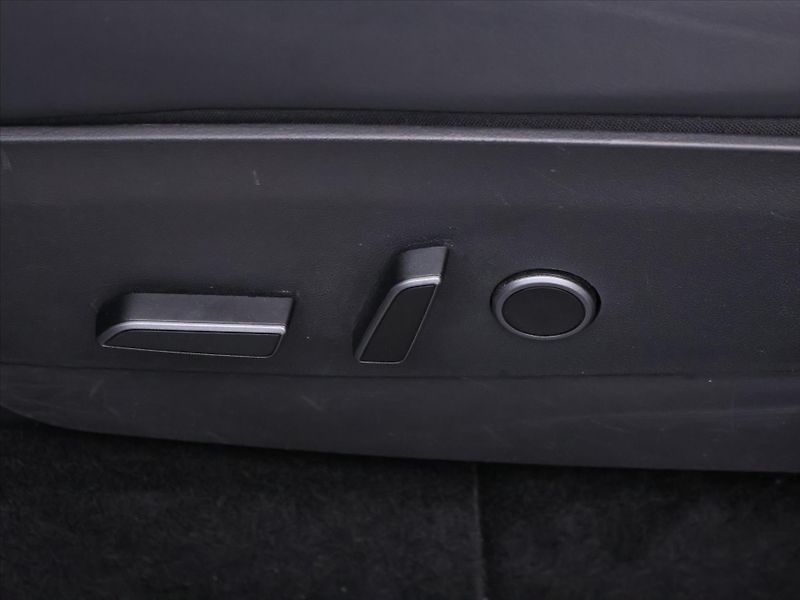 Tesla Model Y Long Range AWD 75kWh SoH 90% - fotka 14 z 29