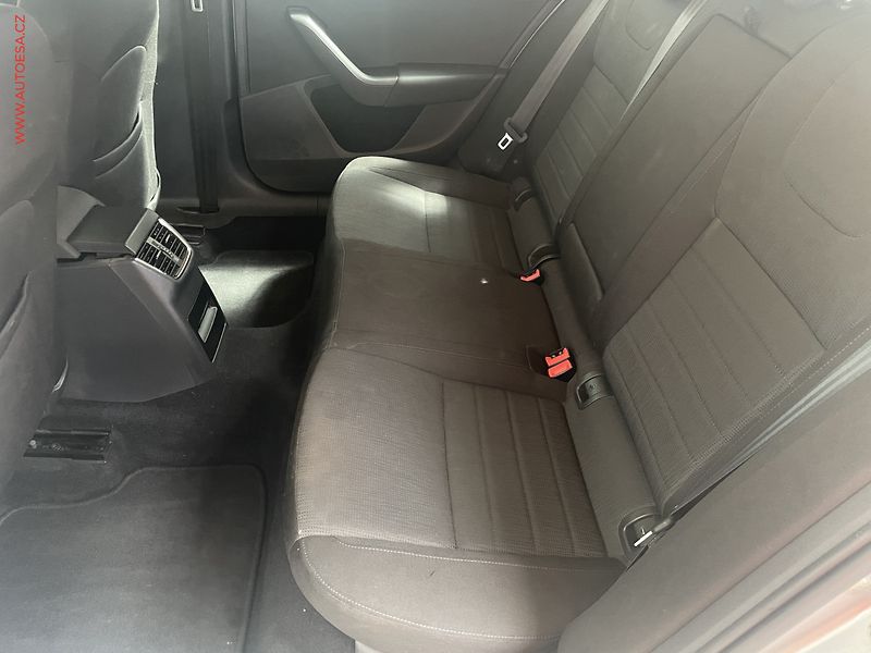 Škoda Octavia (2015) 1.6 TDi, 2.maj,ČR, AC, park - fotka 10 z 15