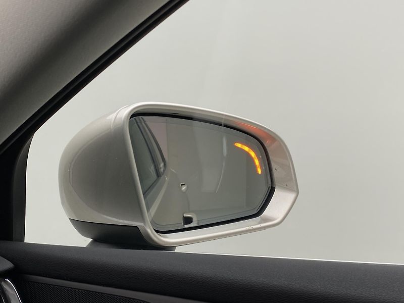 Volvo V60 T6 AWD RECHARGE CORE REZERVACE - fotka 35 z 56