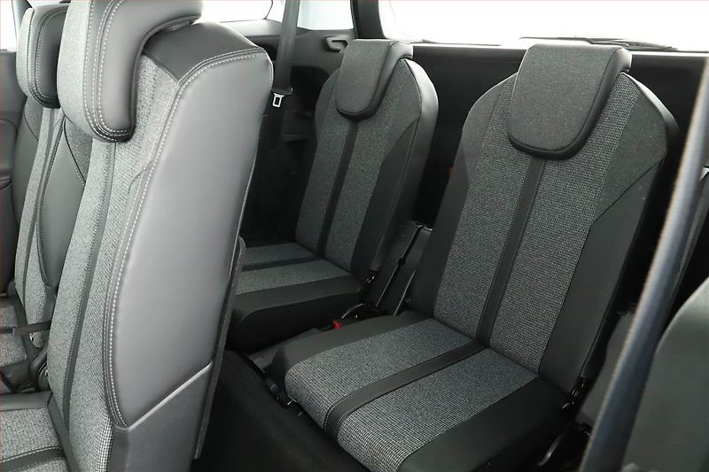 Peugeot 5008 (2018) Allure 1.6 BlueHDi, 7 míst - fotka 17 z 19