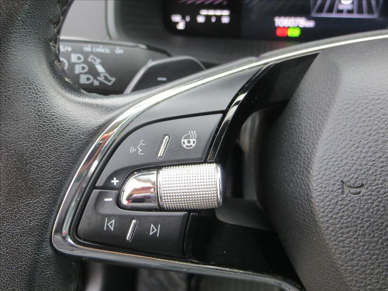 Škoda Karoq 2,0 TDI 110kw Style 4x4 DSG - fotka 22 z 28