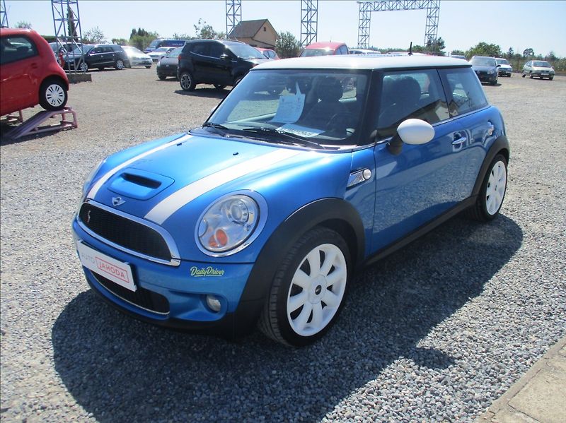 Mini Cooper S 1,6 i, aut. klima,Cebia,128kW - fotka 3 z 32