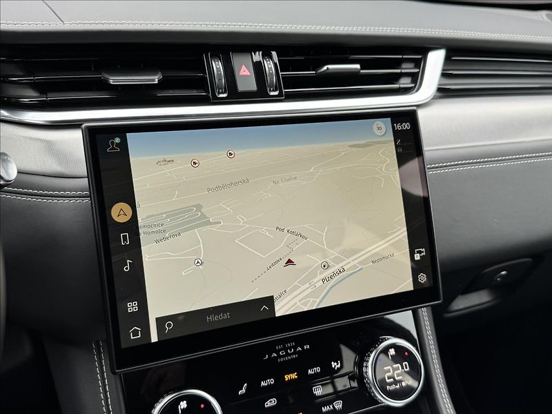 Jaguar F-Pace 3,0 P400 R-Dynamic SE AWD AT - fotka 22 z 31