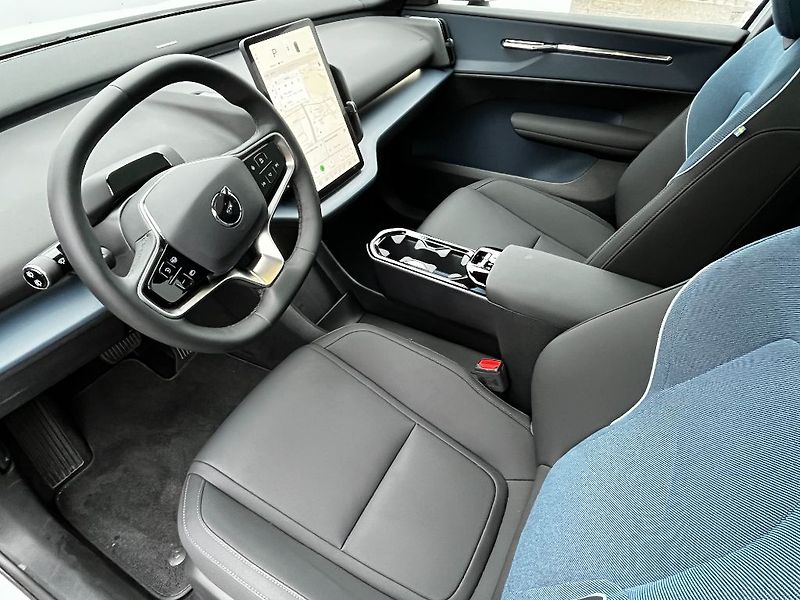 Volvo EX30 Ultra Twin Motor 315kW - fotka 14 z 26