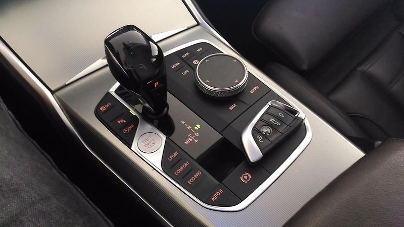 BMW Řada 3 (2020) 320D,XDRIVE,FULL,LED,TAŽNÝ,TOP - fotka 32 z 42