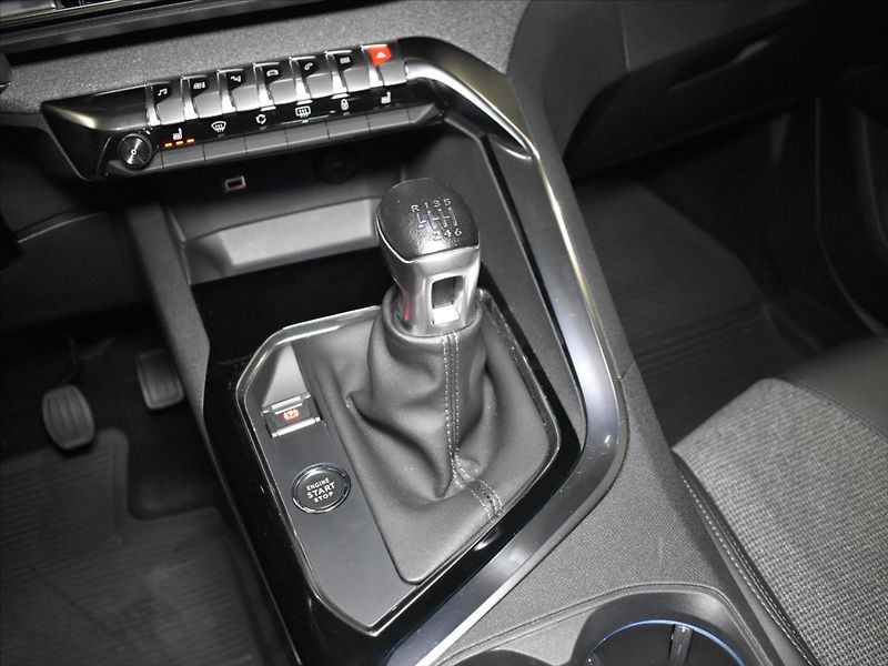 Peugeot 5008 1,5 HDI Allure Tažné,panorama - fotka 13 z 23