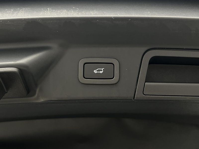 Land Rover Range Rover Velar D300 SE AUT - fotka 52 z 53