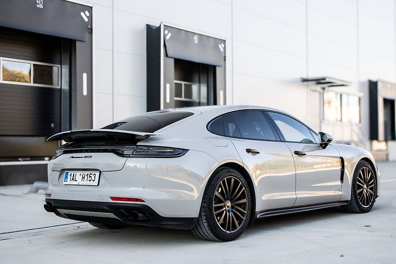 Porsche Panamera - fotka 10 z 27