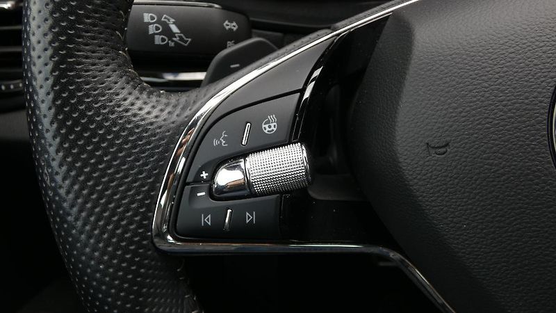 Škoda Karoq 1,5 TSI DSG Sportline - fotka 12 z 23