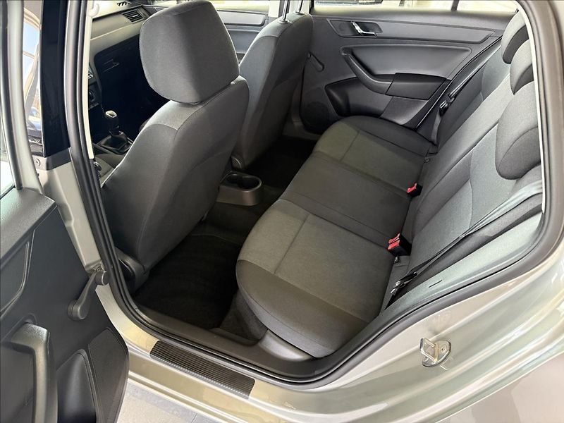 Škoda Rapid 1,2   TSI 81kW,SERVISKA,1.MAJI - fotka 15 z 18