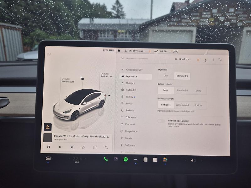 Tesla Model 3 STANDART RANGE 208kw SOH 93,6% - fotka 22 z 47