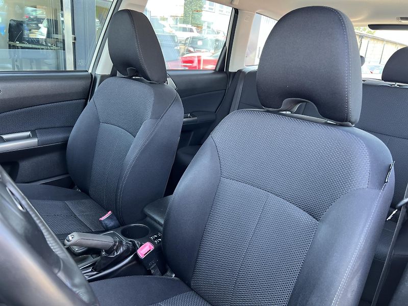 Subaru Forester 2.0i LPG 4x4 KLIMA KAMERA ALU - fotka 10 z 42