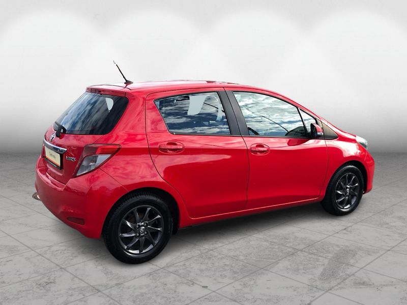 Toyota Yaris 1.33  VVT-i, Automat - fotka 2 z 28