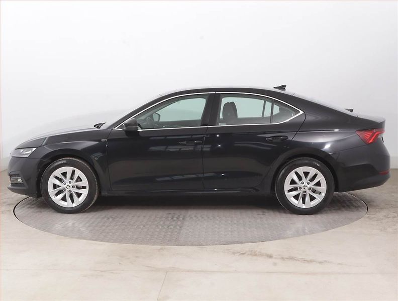 Škoda Octavia (2022) 2.0 TDI, Automat, ČR,1.maj - fotka 3 z 16