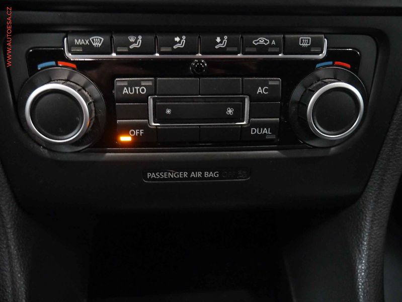 Volkswagen Golf (2009) 2.0 TDi, DSG, temp - fotka 16 z 18