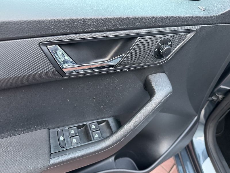 Škoda Fabia (2016) 1.2TSi JOY Navi Digi Klima - fotka 28 z 50