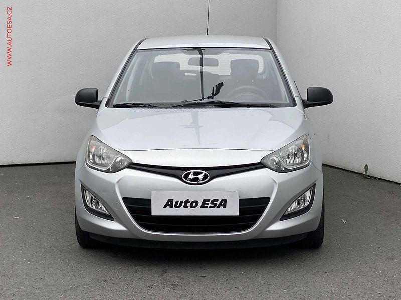 Hyundai i20 (2013) 1.2i, ČR, AC - fotka 2 z 15