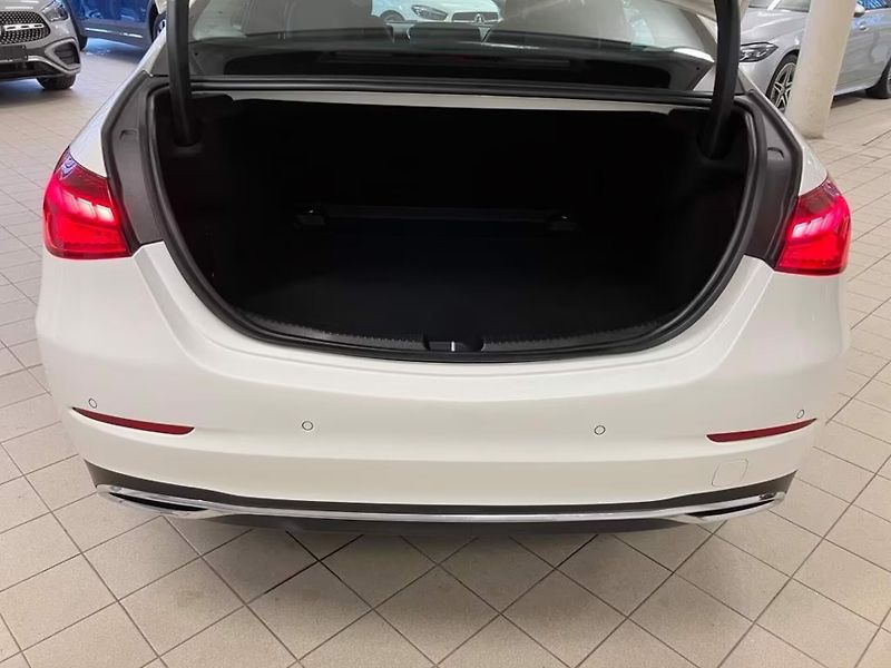 Mercedes-Benz Třídy C 180 Avantgarde Pano Paměť Kam - fotka 18 z 19