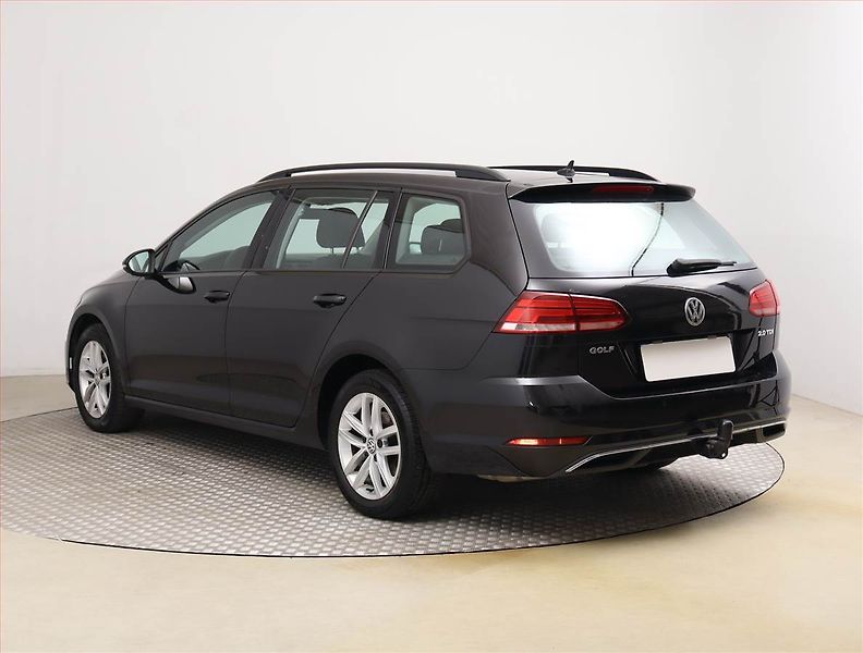 Volkswagen Golf (2017) Comfortline 2.0 TDI, Automat - fotka 4 z 24