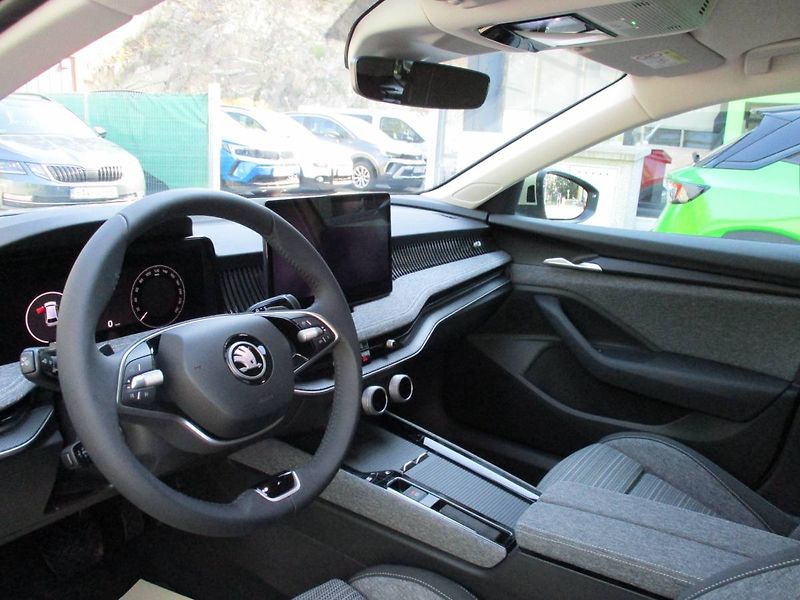 Škoda Superb Combi Selection 2,0TDI 110kW D - fotka 12 z 13