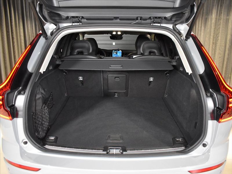 Volvo XC60 2,0 B5 AWD Ultra B&W,Pano,BLIS - fotka 10 z 25