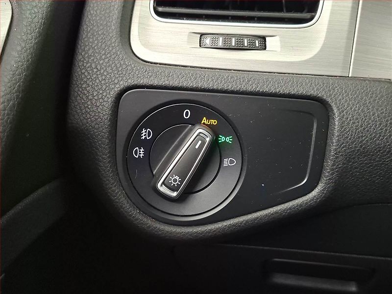 Volkswagen Golf (2014) 2.0 TDI, Navi, Xenony - fotka 20 z 22