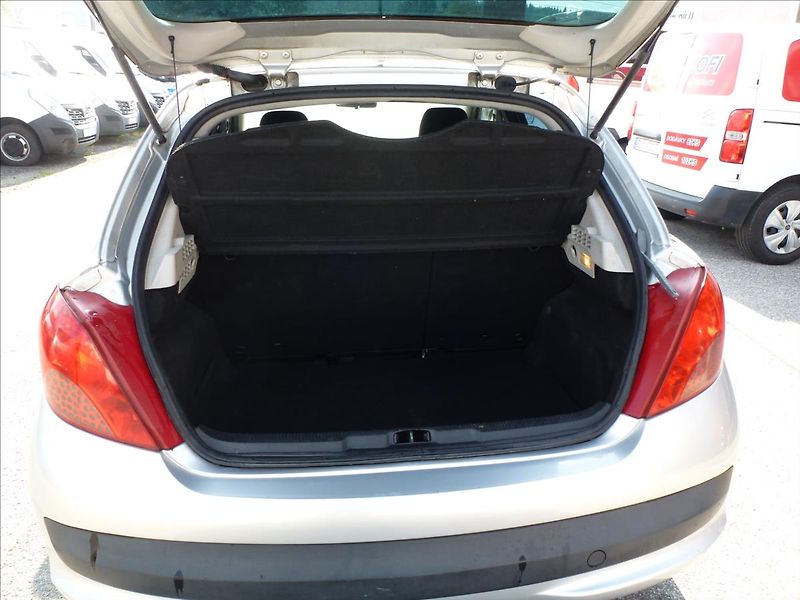 Peugeot 207 1,4 - fotka 22 z 43