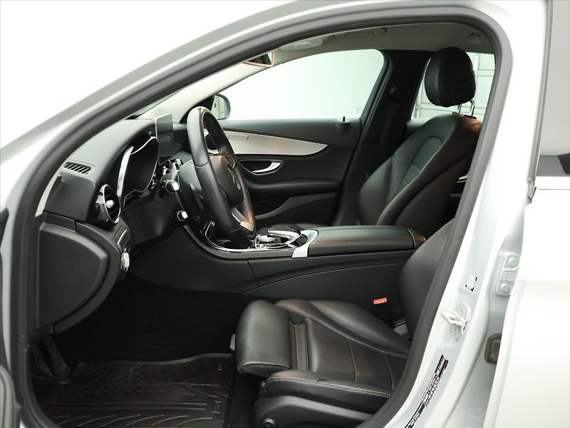Mercedes-Benz Třídy C 2.1 220d 125kW Aut. Avantgarde - fotka 11 z 32