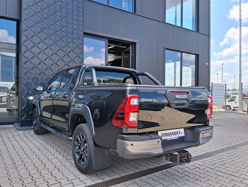 Toyota Hilux INVICTIBLE 2.8 D-4D 4x4 150kW - fotka 8 z 33