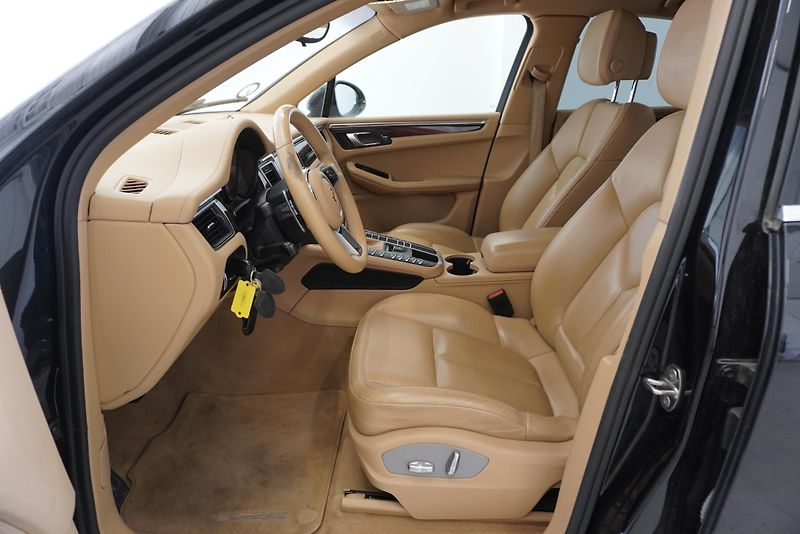 Porsche Macan 3.0i AWD PDK7 - fotka 8 z 27