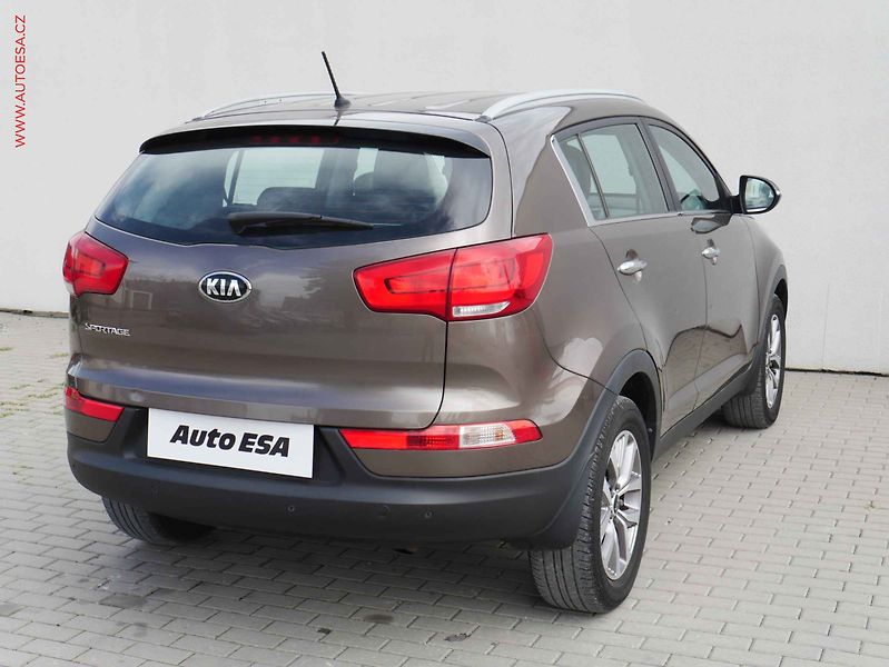 Kia Sportage (2015) 1.6GDi, 2.maj,ČR, AC, tempo - fotka 4 z 18