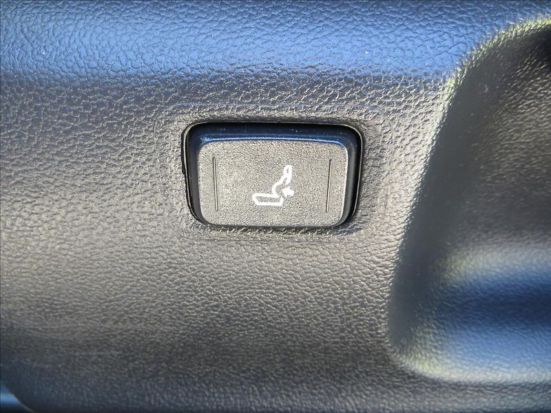 Toyota Corolla 1,8 Hybrid Active e-CVT ČR - fotka 13 z 27