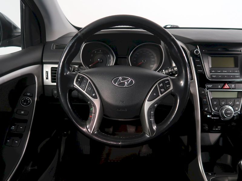 Hyundai i30 (2017) WEEKEND 1.6GDI 99KW - fotka 16 z 30