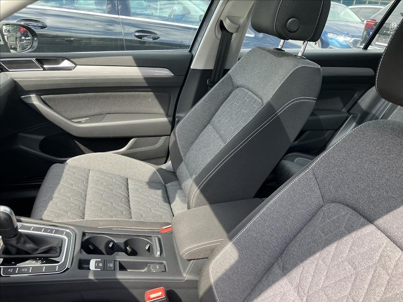 Volkswagen Passat 2,0 PANORAMA,KEYLESS,EL.KUFR - fotka 10 z 29
