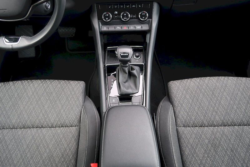 Škoda Karoq (2025) Selection 1,5 TSi / 110 kW DSG - fotka 19 z 32